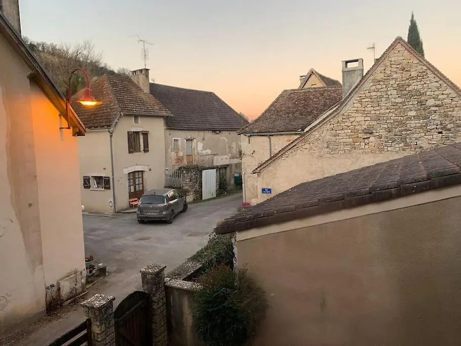 Lovely House In Quiet Hamlet On Banks Of The Lot Saint-Martin-Labouval Francia